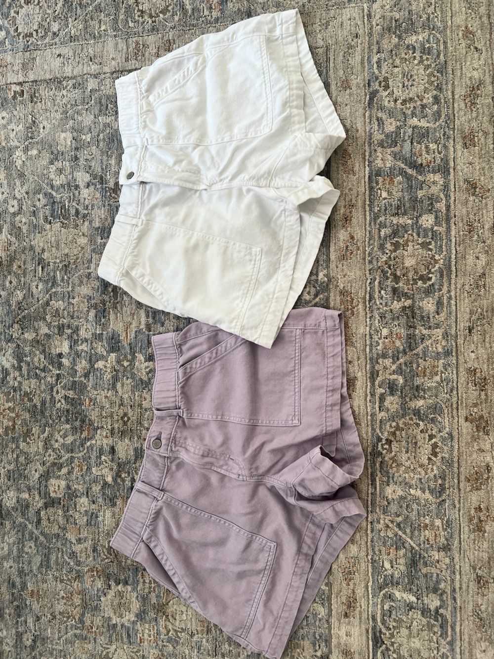 2 Pair GAP Women’s Jean Shorts in White and Lavender Size Large NWOT